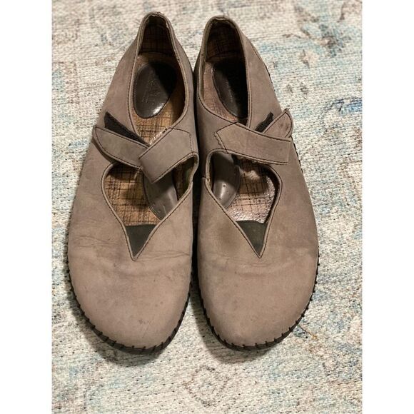 Born Shoes Womens 10/42 M Grey Leather Slip On Adjustable Strap Comfort - Picture 2 of 5